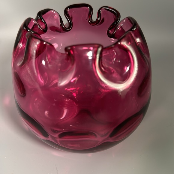 Cranberry Glass Thumbprint Pattern Ruffled Edge Rose Bowl - Picture 4 of 5